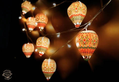 Mini Hot Air Balloon Paper Lamps (With Fairy Lights)